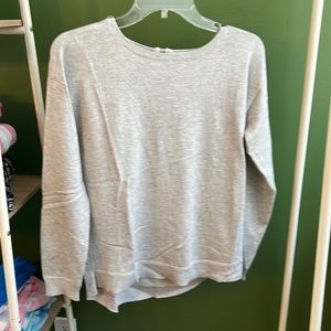 Adorable gray sweater w back neck zipper detail